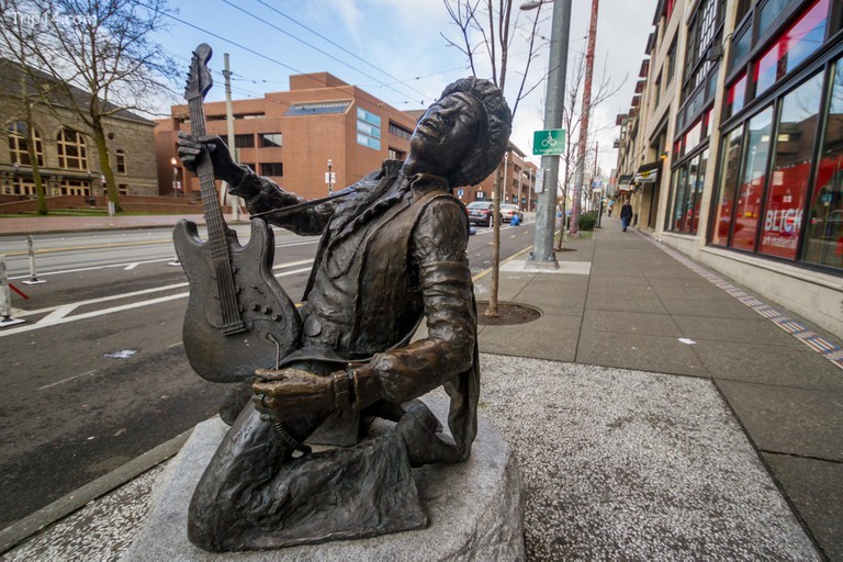 Bức tượng Jimi Hendrix nằm trên đồi Capitol ở Seattle - Trip14.com