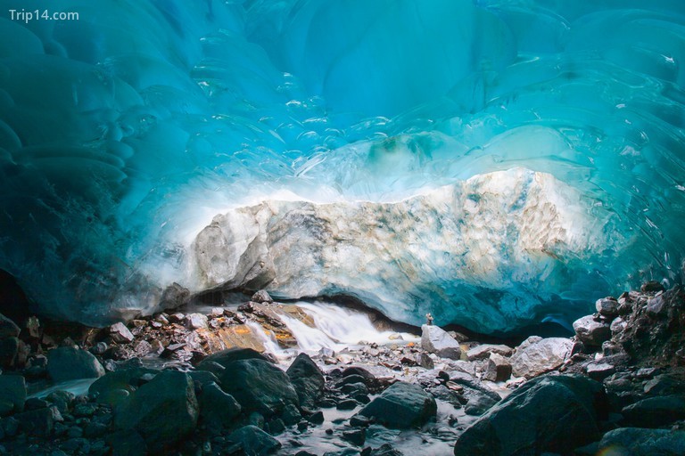 8. Hang động sông băng Mendenhall, Alaska - Trip14.com