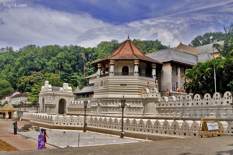 Đền Tooth, Kandy, Sri Lanka | © Hafiz Issadeen / Flickr