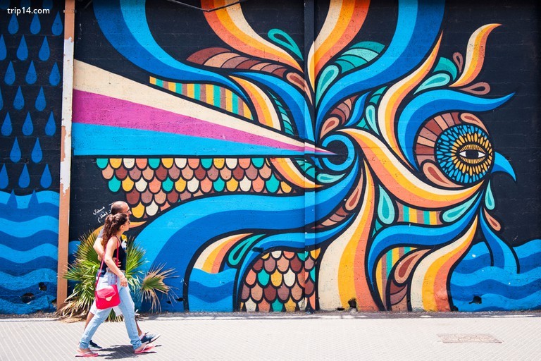 graffiti - nghệ thuật vẽ tranh tường đường phố bên ngoài bức tranh tường bên ngoài bức tường thiết kế hình tượng nhân vật của Beastman từ Sydney, Jaffa Yafo, Israel