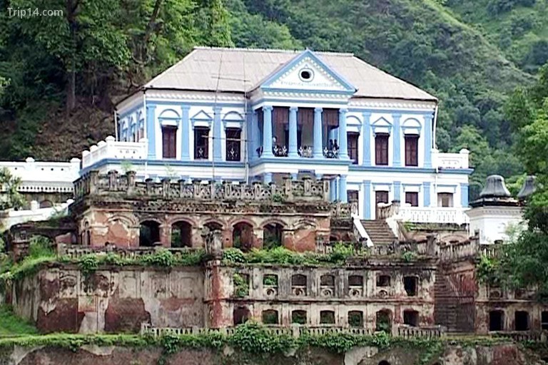 Cung điện Ranighat nằm bên bờ sông Kali Gandaki - Trip14.com