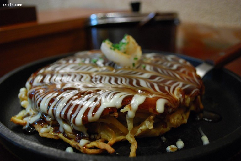'Okonomiyaki' được phục vụ trong nhà hàng - Trip14.com