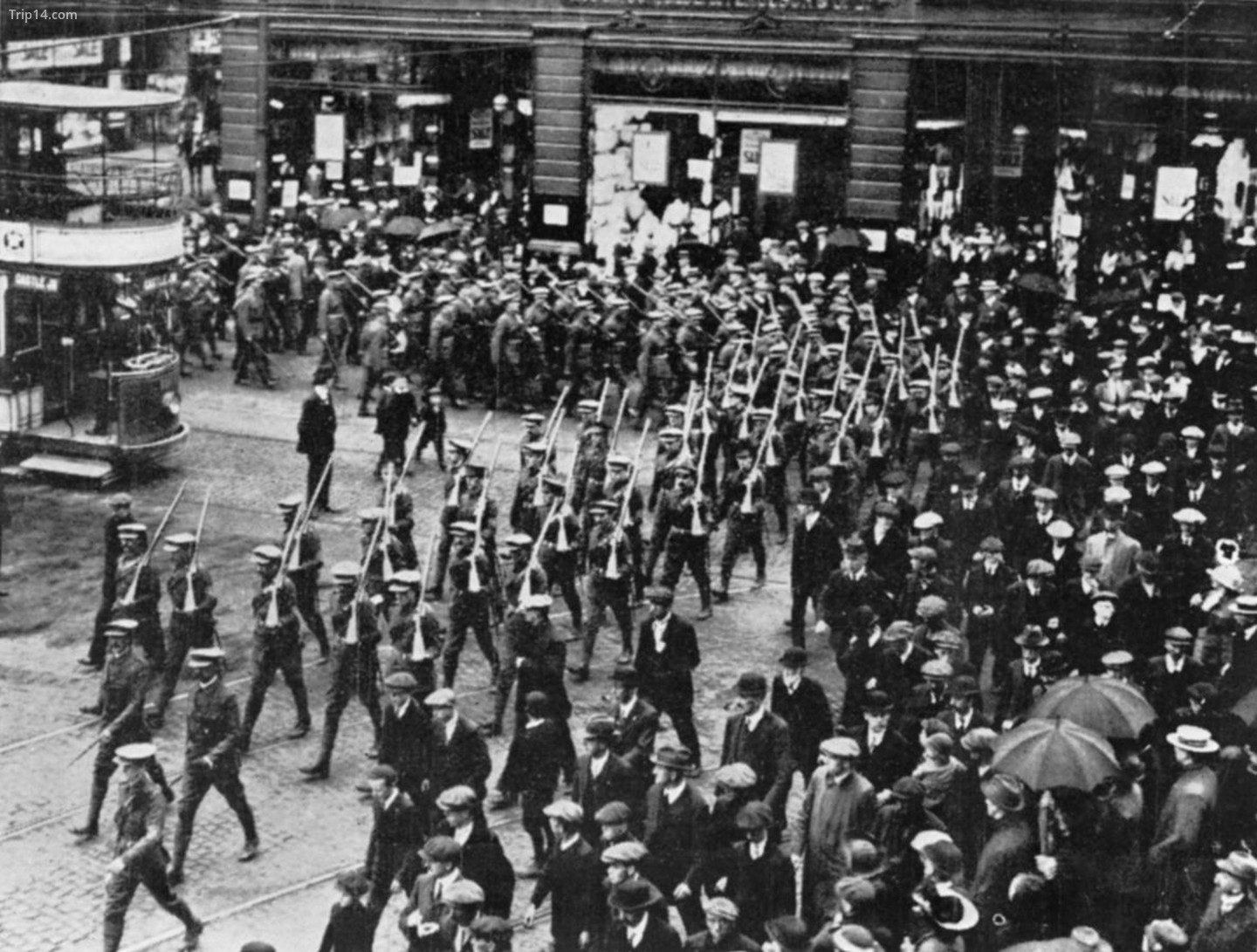 Các thành viên của Lực lượng Tình nguyện Ulster ở Belfast, 1914 