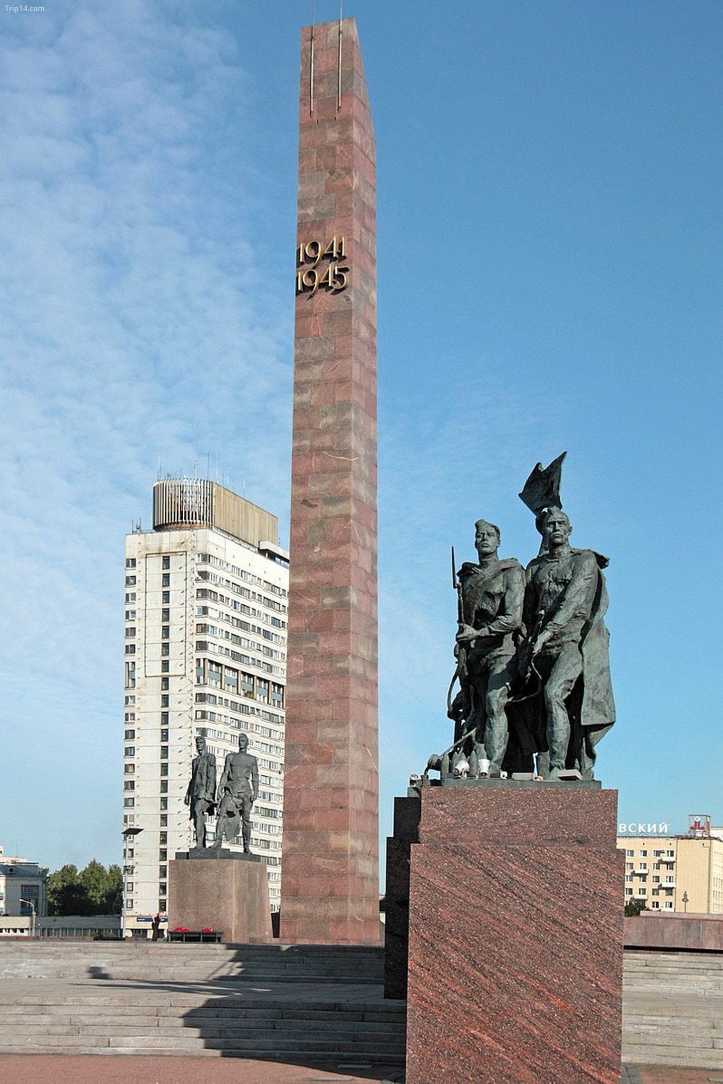  Đài tưởng niệm những người bảo vệ anh hùng của Leningrad   |   