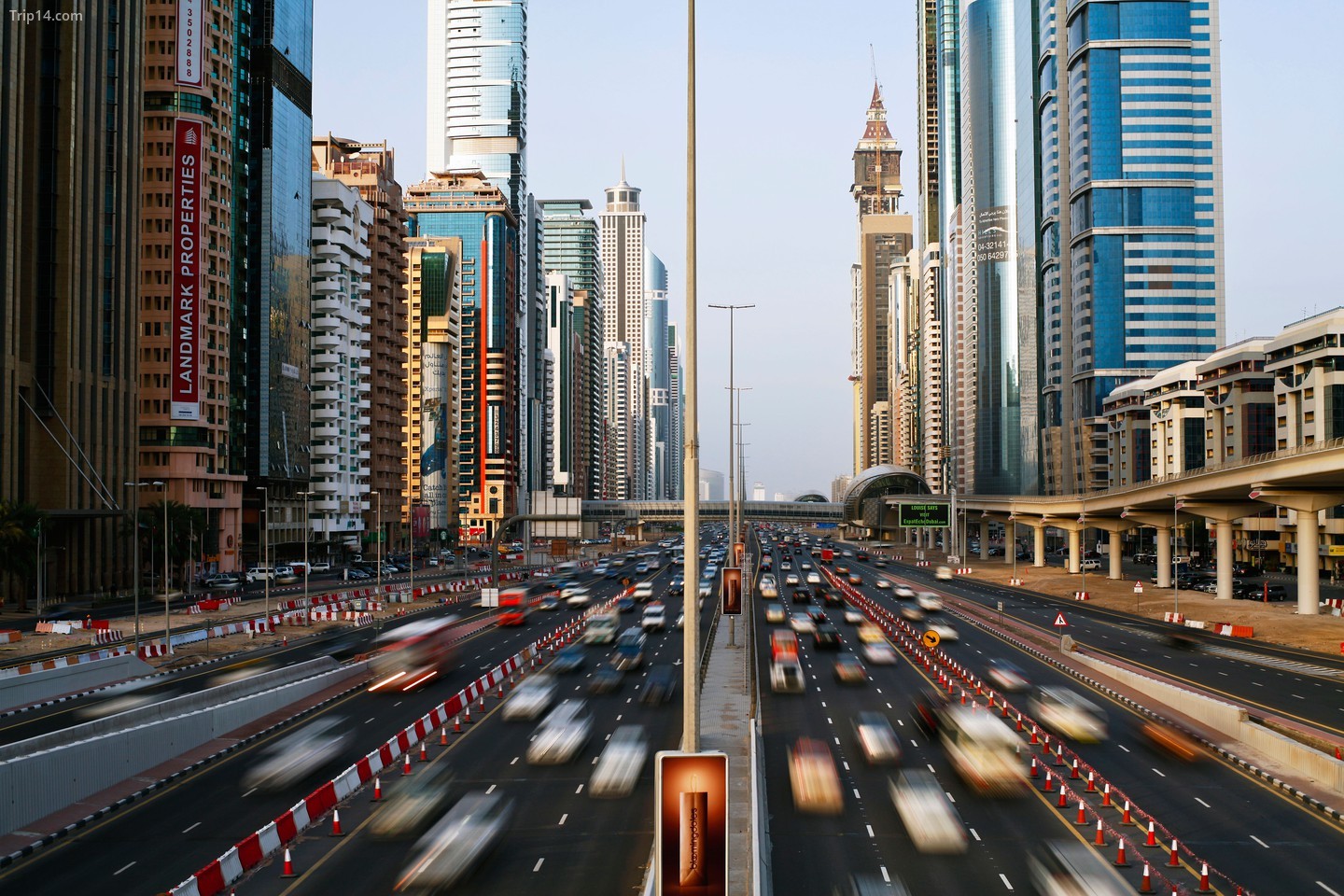 Dubai cũng rất hay tắc đường