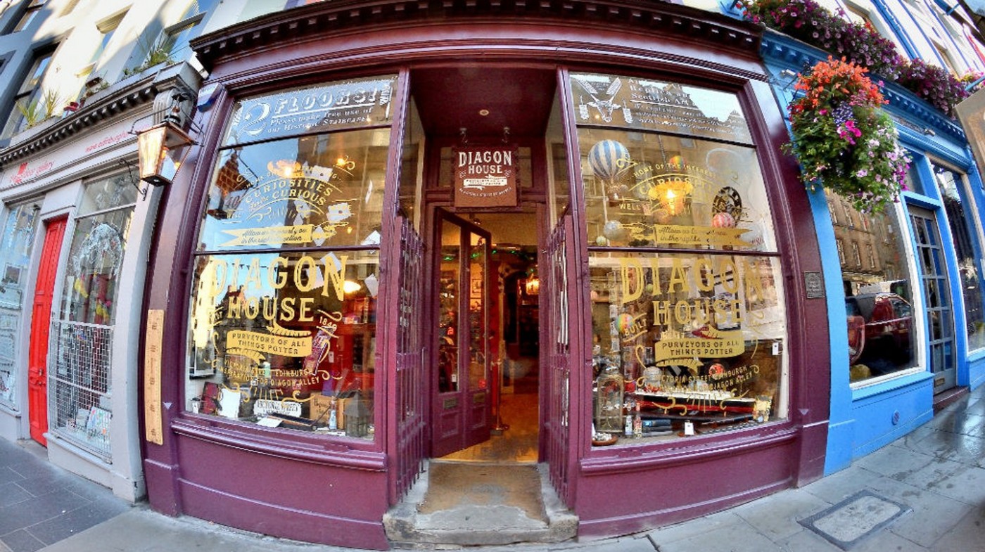 Cửa hàng đồ lưu niệm Harry Potter mới mở trên con hẻm riêng của Edinburgh