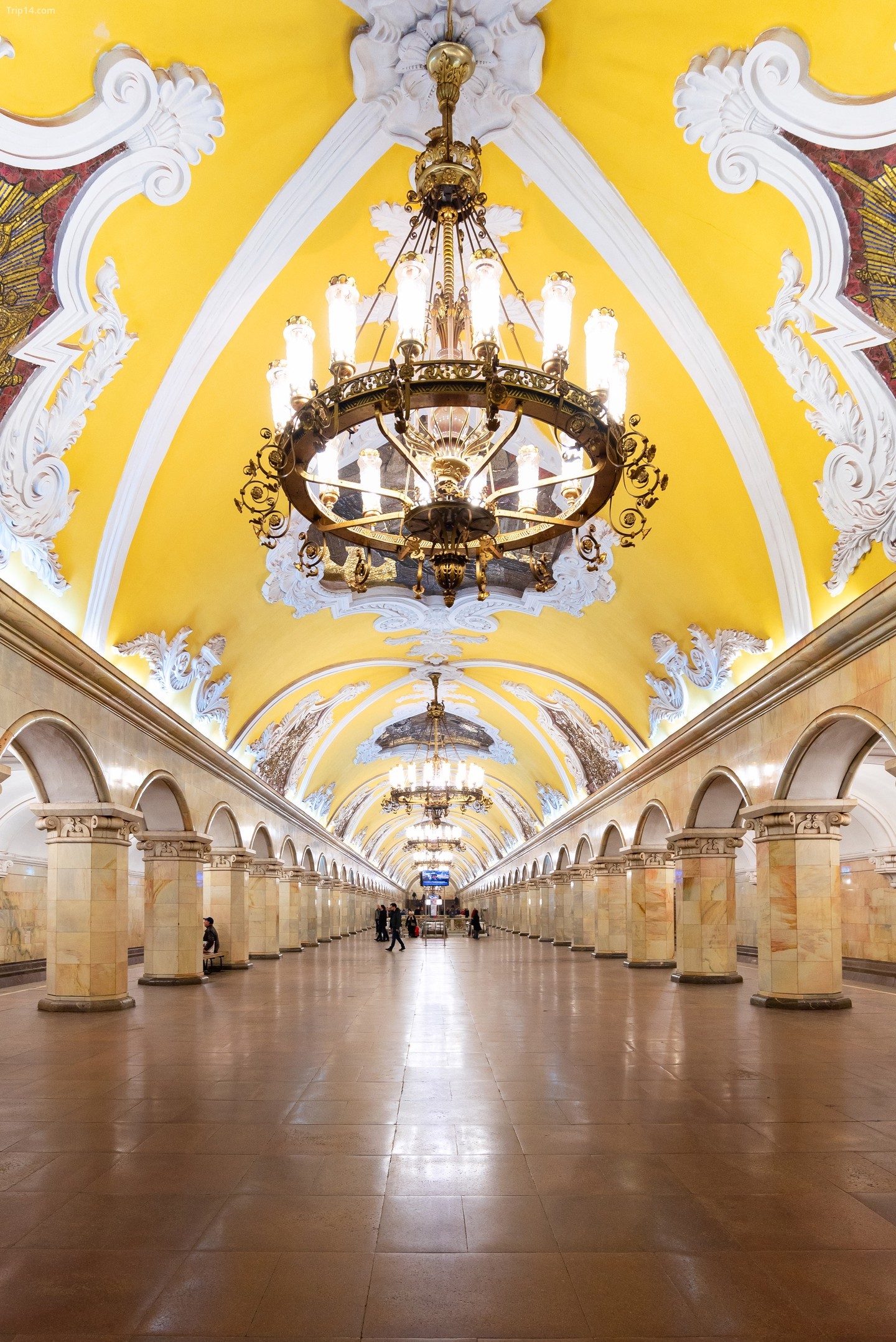 Thiết kế nội thất của ga tàu điện ngầm tuyến vành đai Komsomolskaya ở Moscow, Nga