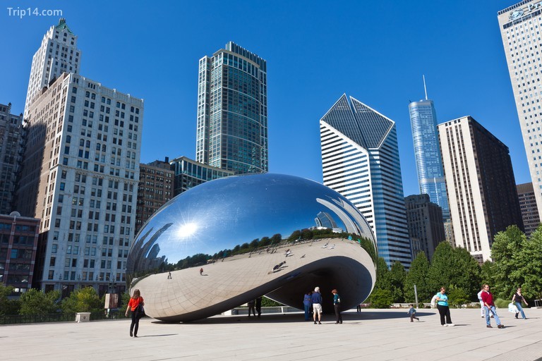 Cloud Gate còn được gọi là Chicago Bean trong Công viên thiên niên kỷ ở Chicago, IL. Tác phẩm là sự sáng tạo của nghệ sĩ Anish Kapoor - Trip14.com