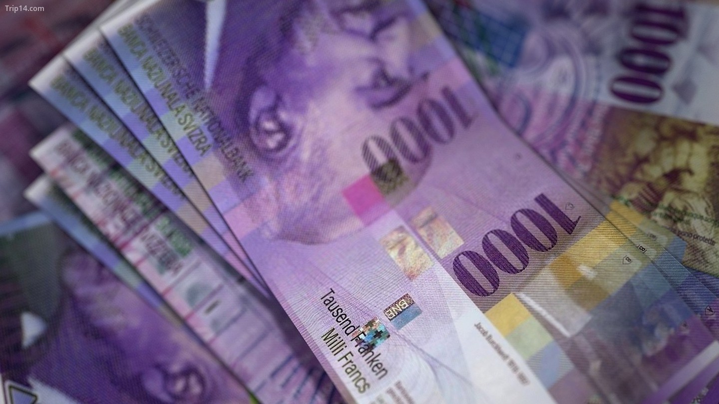 Tiếng Romansh có mặt trên cả các tài liệu chính thức của Thụy Sĩ, bao gồm cả tiền tệ