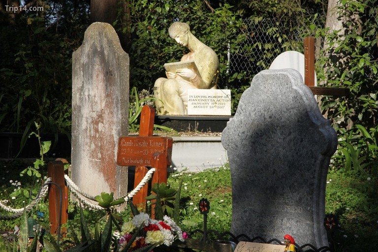 Nghĩa trang Anh, Thị trấn Corfu - Trip14.com