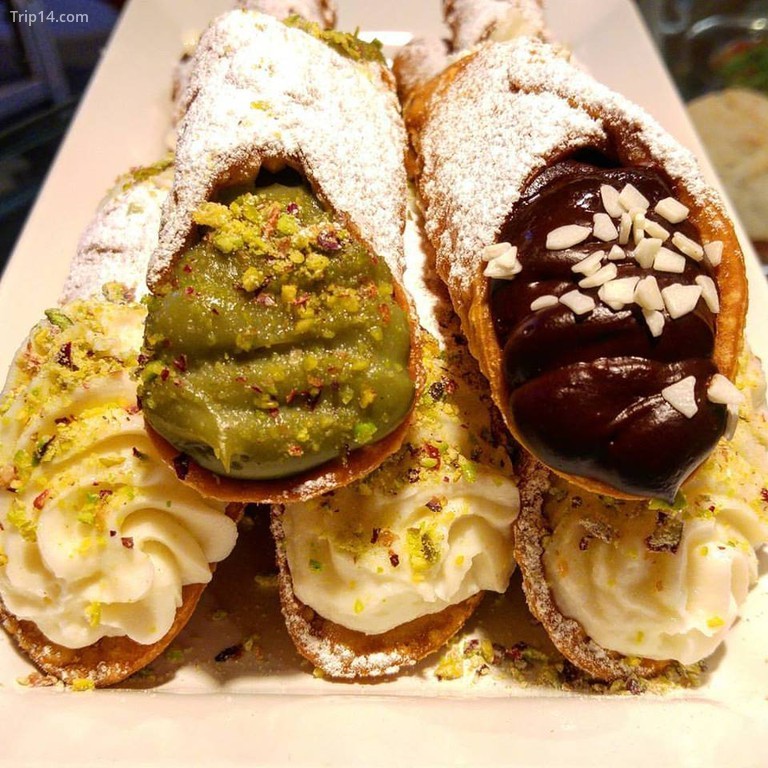 Bánh cannoli điển hình là một trong những đặc sản của Etnacoffee | Lịch sự của Etnacoffee Facebook - Trip14.com