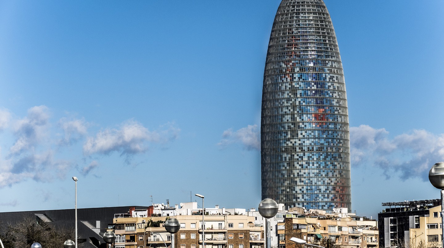Tìm hiểu về lịch sử tòa tháp Agbar của Barcelona