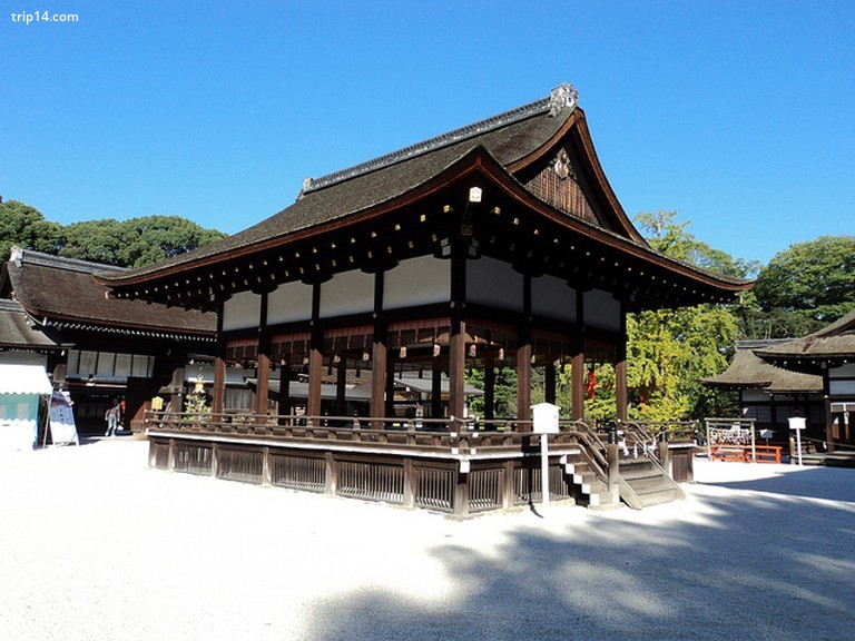 Sân khấu tại đền Shimogamo vào một ngày đẹp trời - Trip14.com