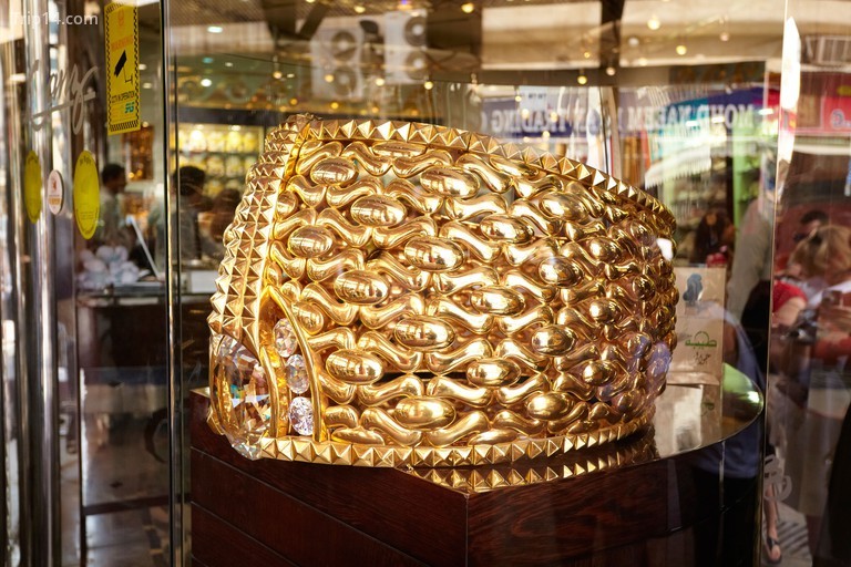 Chiếc nhẫn vàng nặng nhất thế giới Ngôi sao Taiba 64kg (kỷ lục Guinness thế giới), Chợ Dubai Gold Souk, Dubai, Các tiểu vương quốc Ả Rập thống nhất - Trip14.com