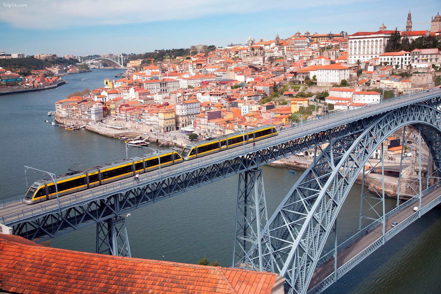 Đi tàu từ Porto đến Thung lũng Douro để có thể ngắm cảnh đẹp