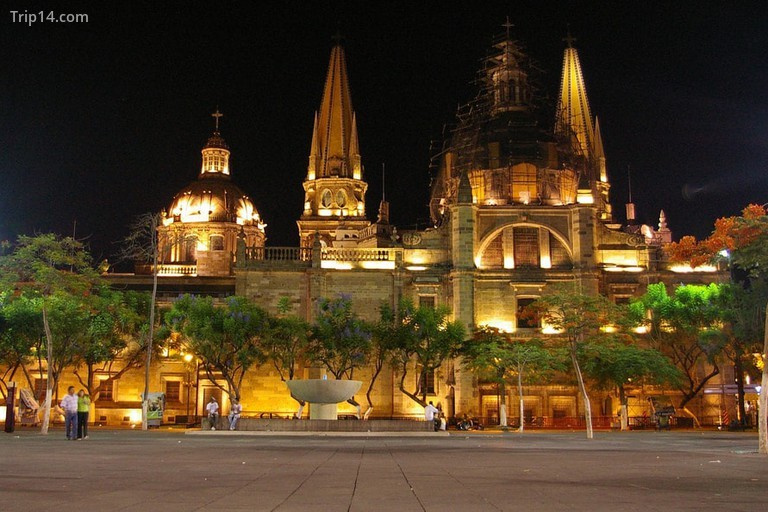 Nhà thờ Guadalajara về đêm - Trip14.com