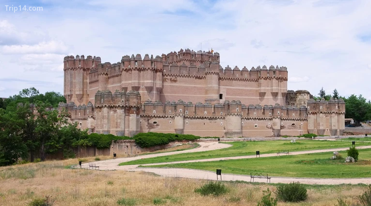 Những lâu đài thời trung cổ đẹp nhất thế giới - Ảnh 10
