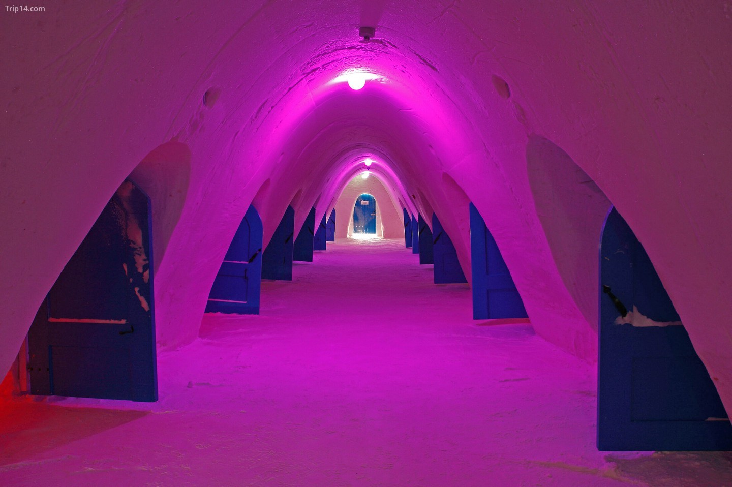 Điểm thu hút lớn nhất ở Kemi là SnowCastle, được xây dựng lại mỗi năm theo một phong cách khác nhau