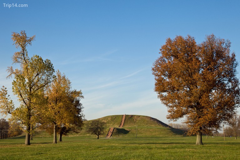 Monks Mound là gò đất nhân tạo lớn nhất ở Mỹ