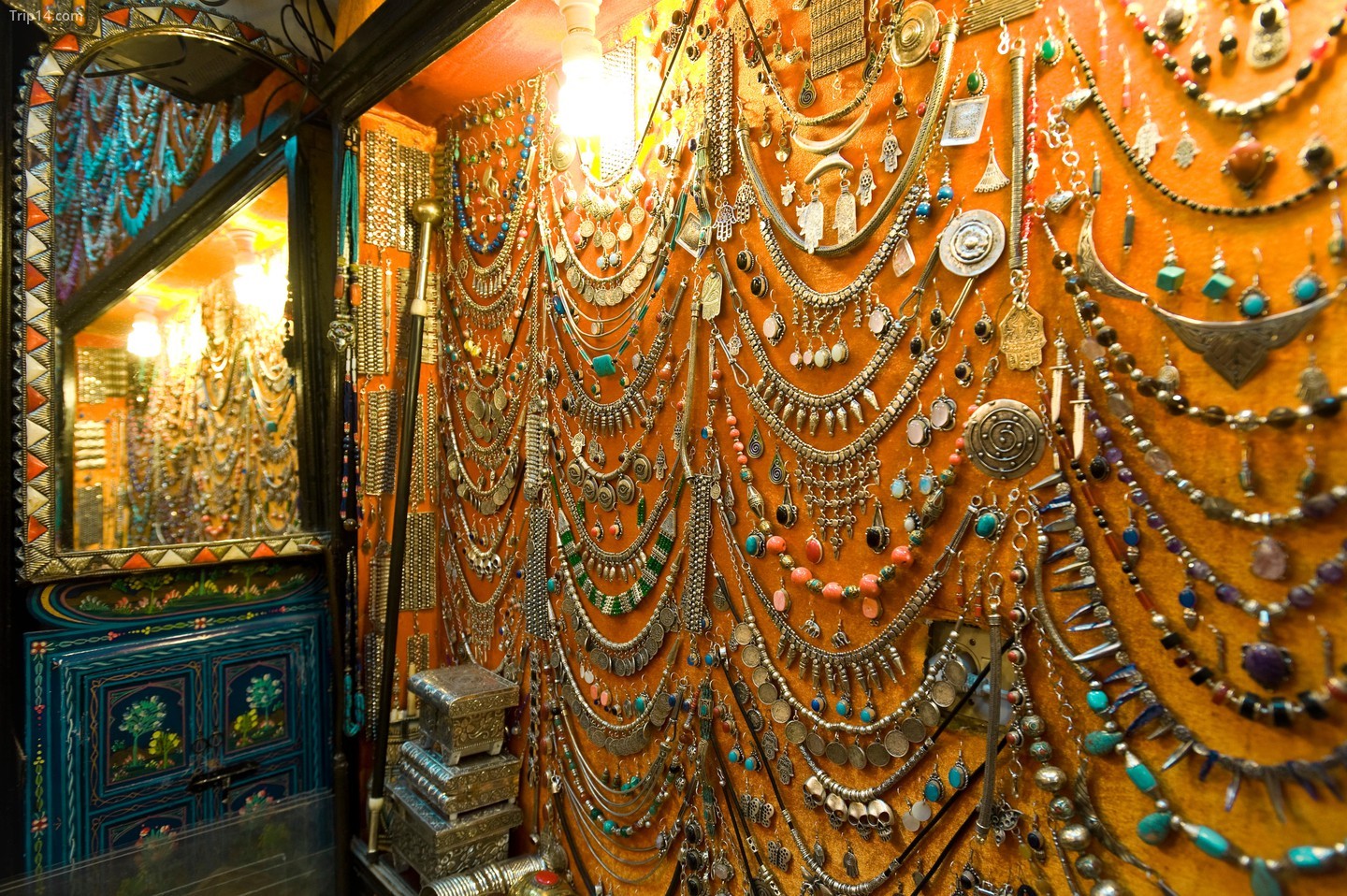 Souk des Bijoutiers là nơi để mua đá quý và đồ trang sức