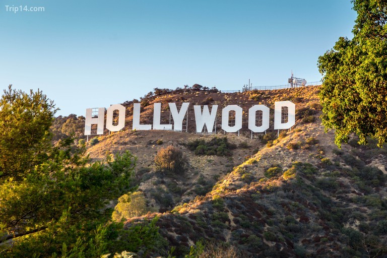 HOLLYWOOD CALIFORNIA - 24 tháng 9: Dấu hiệu Hollywood nổi tiếng thế giới vào ngày 24 tháng 9 năm 2012 tại Los Angeles, California. - Trip14.com