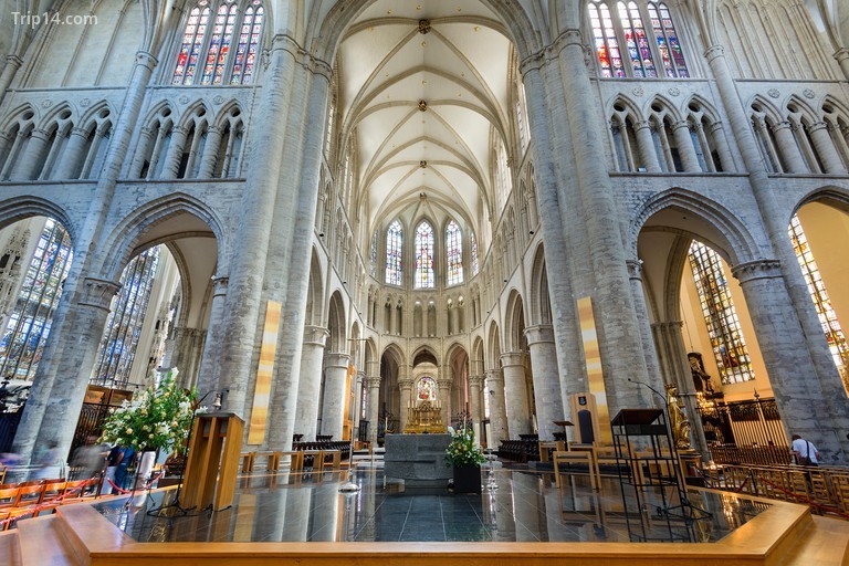 Brussels, Nội thất của 'St. Nhà thờ gothic của Michael và St. Gudula - Trip14.com