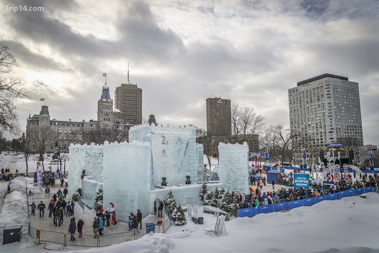 Một lâu đài băng được điêu khắc tại thành phố Quebec cho Carnaval 