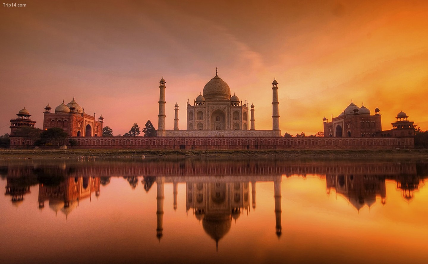Taj Mahal dưới ánh hoàng hôn