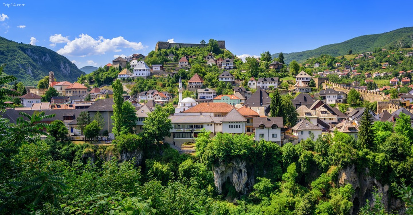 Thị trấn cổ Jajce, thủ đô lịch sử của Vương quốc Bosnia theo đạo Thiên chúa thời tiền Ottoman