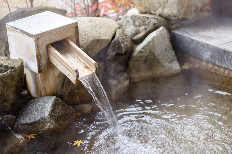 Các suối nước nóng giàu khoáng chất tại Odaiba Ōedo Onsen Monogatari được biết là có công dụng tốt cho sức khỏe
