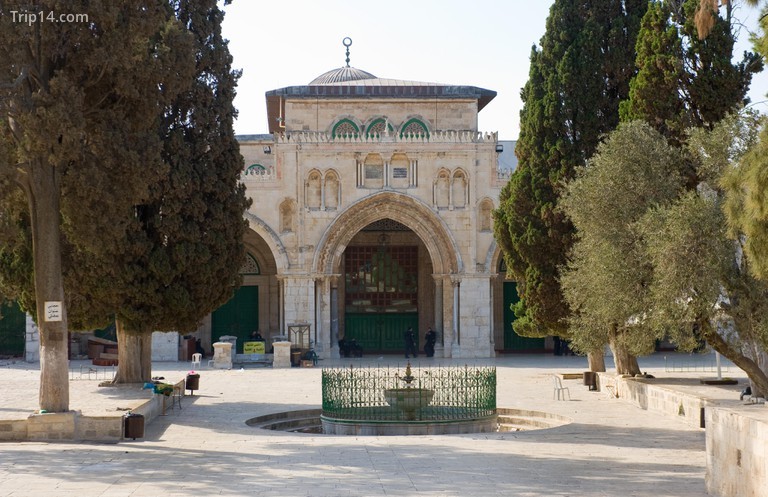 Al-Aqsa Masjid dịch ra là Nhà thờ Hồi giáo xa nhất