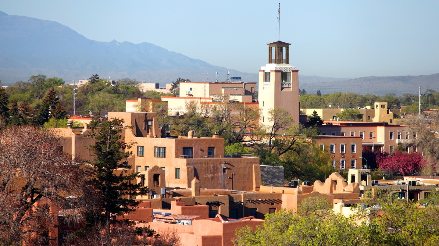 Thành lập từ năm 1610, Santa Fe ở bang New Mexico là một trong những thành phố lâu đời nhất ở Mỹ | © DenisTangneyJr / Getty Images