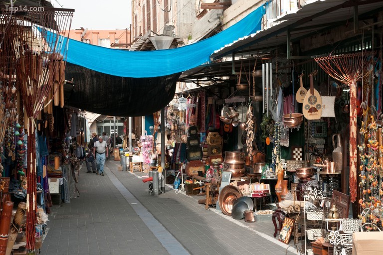Các nhà cung cấp tại Shuk Hapishpishim (Chợ trời Jaffa) bán một loạt các mặt hàng - Trip14.com