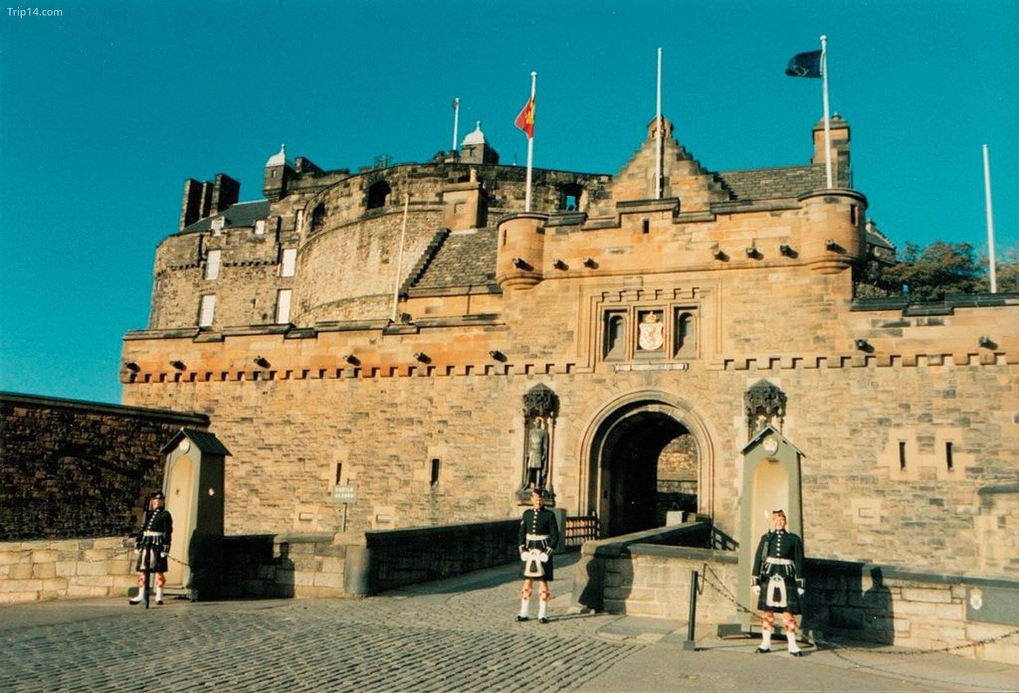 Những món trang sức vương miện của Scotland đã bị mất trong lâu đài trong nhiều năm