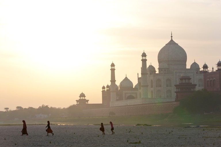 Taj Mahal bên bờ sông Yamuna, Agra, Ấn Độ - Trip14.com