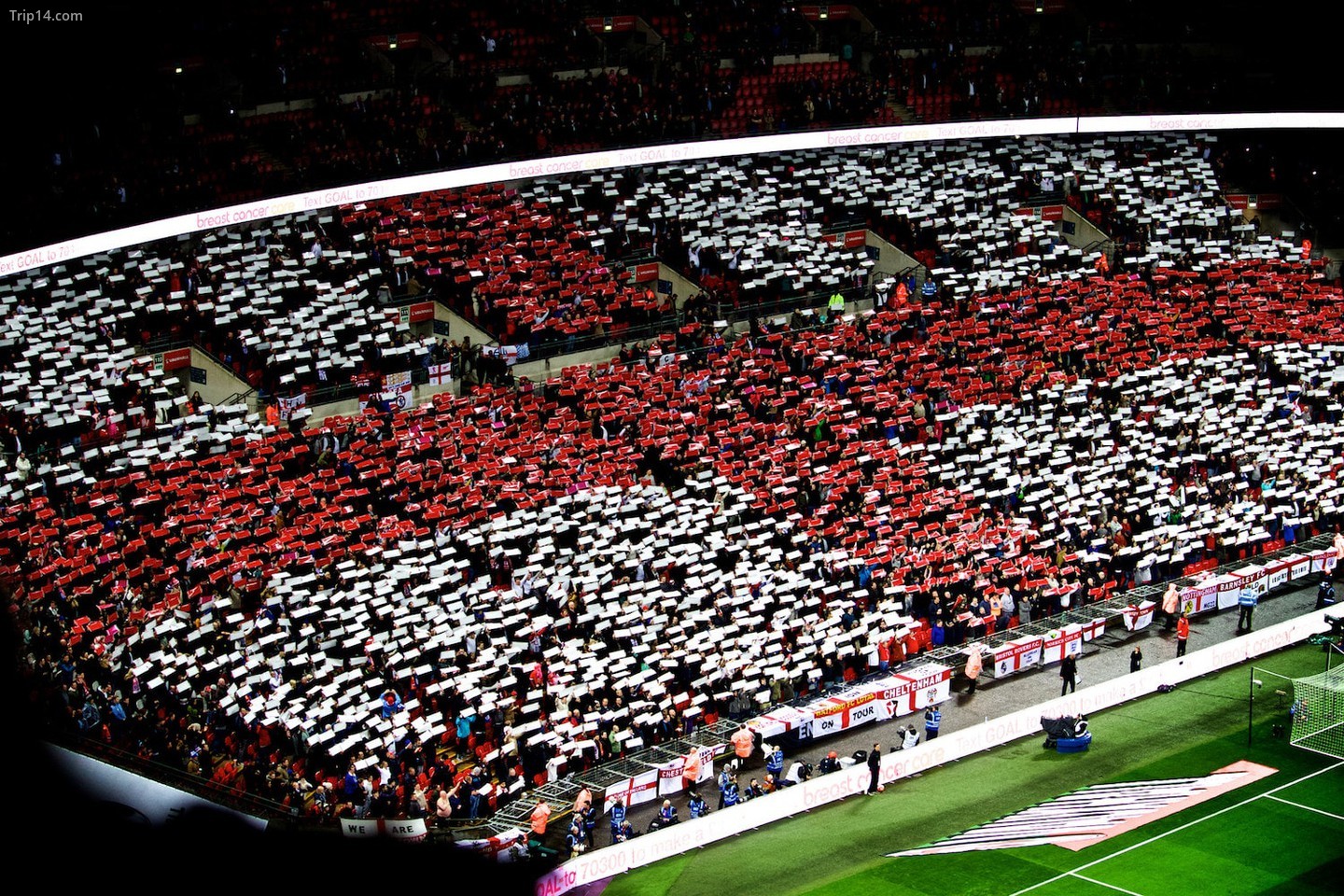  Thánh giá St George là biểu tượng niềm tự hào của nhiều người hâm mộ bóng đá Anh   |   