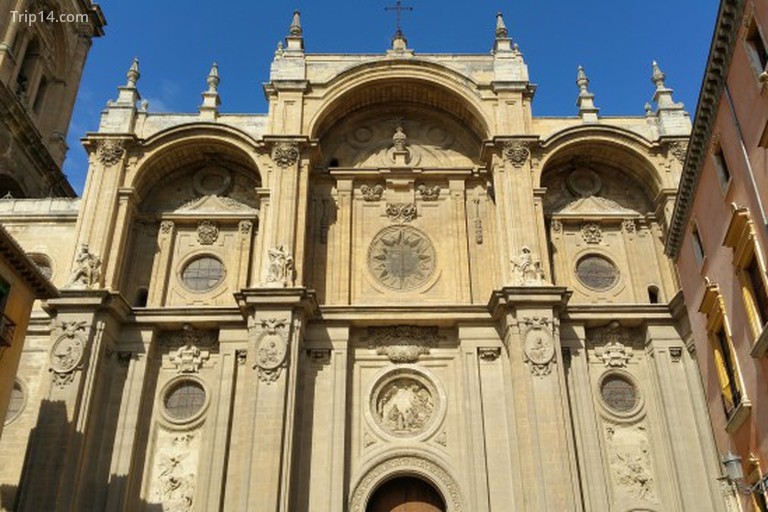 Mặt tiền của nhà thờ lớn của Granada - Trip14.com