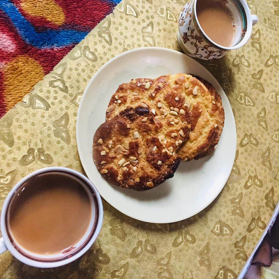 Bánh ngọt và trà chaai của một bác Hồi giáo mời về nhà dùng ạ ^^ - Trip14.com