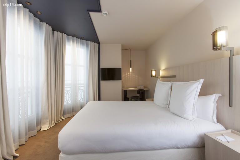 Tận hưởng tông màu trung tính nhẹ nhàng trong phòng ngủ của Hôtel de Nell - Trip14.com