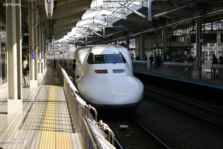 Shinkansen tại ga JR Kyoto - Trip14.com