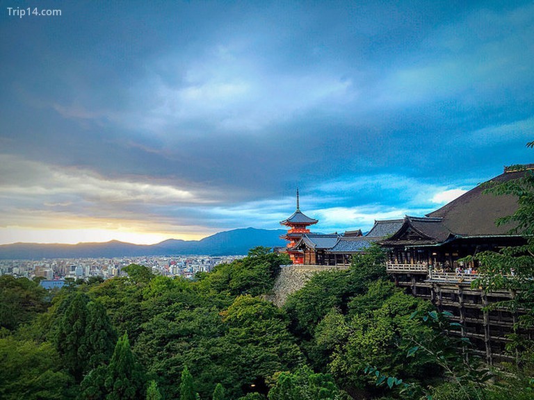 Quang cảnh thành phố Kyoto từ đền Kiyomizu-dera - Trip14.com