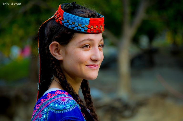 người Kalasha ở Pakistan trong trang phục truyền thống