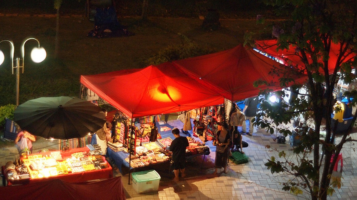 Chợ đêm, Viêng Chăn © William / Flickr