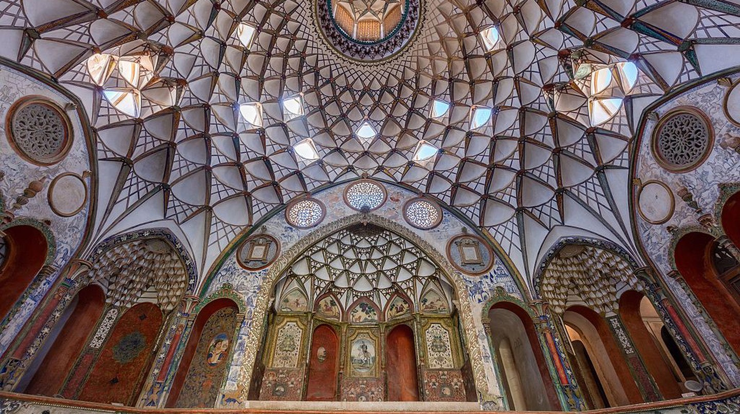 Boroujerdi House là một trong những ngôi nhà lịch sử tuyệt đẹp ở Kashan | © Diego Delso / Wikimedia Commons