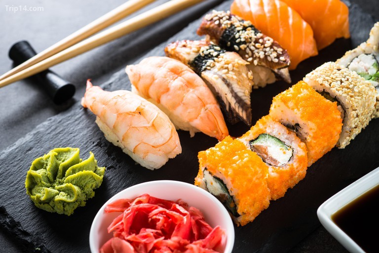 Sushi lần đầu tiên trở nên phổ biến ở Nhật Bản vào những năm 1800 