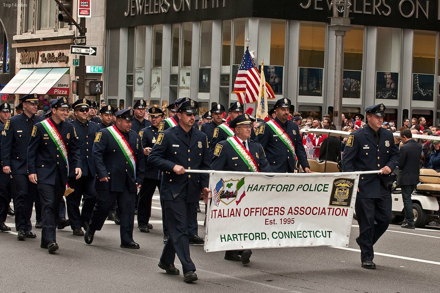  Các sĩ quan cảnh sát Mỹ gốc Ý kỷ niệm Ngày Columbus ở New York   |   