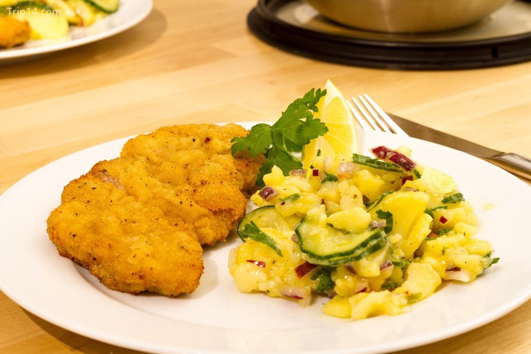 Schnitzel và salad khoai tây /© Pixabay - Trip14.com