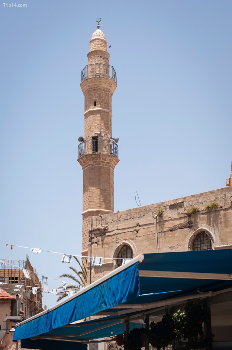 Tháp chuông của Nhà thờ Hồi giáo Mahmoudiya được xây dựng vào năm 1812, Jaffa. - Trip14.com