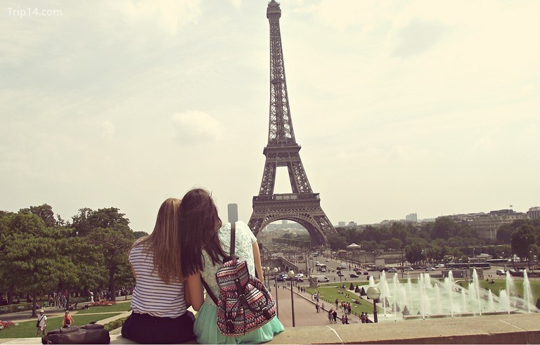 Ngồi cùng nhau tại Tháp Eiffel © Dea:]] / Flickr - Trip14.com
