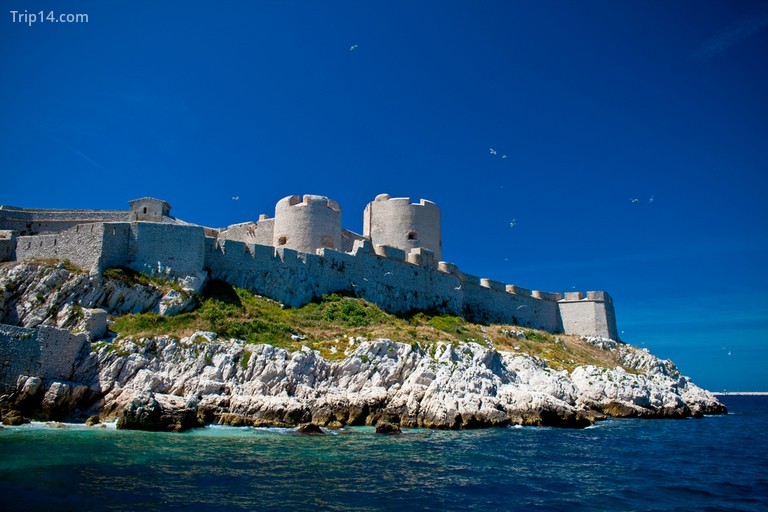 Pháo đài Château d'If ngoài khơi bờ biển Marseille tuyệt đẹp và chỉ cách một chuyến đi thuyền ngắn